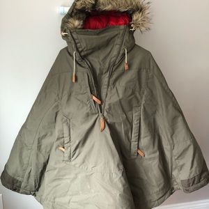 NWOT Fjallraven Luhkka Down Cape